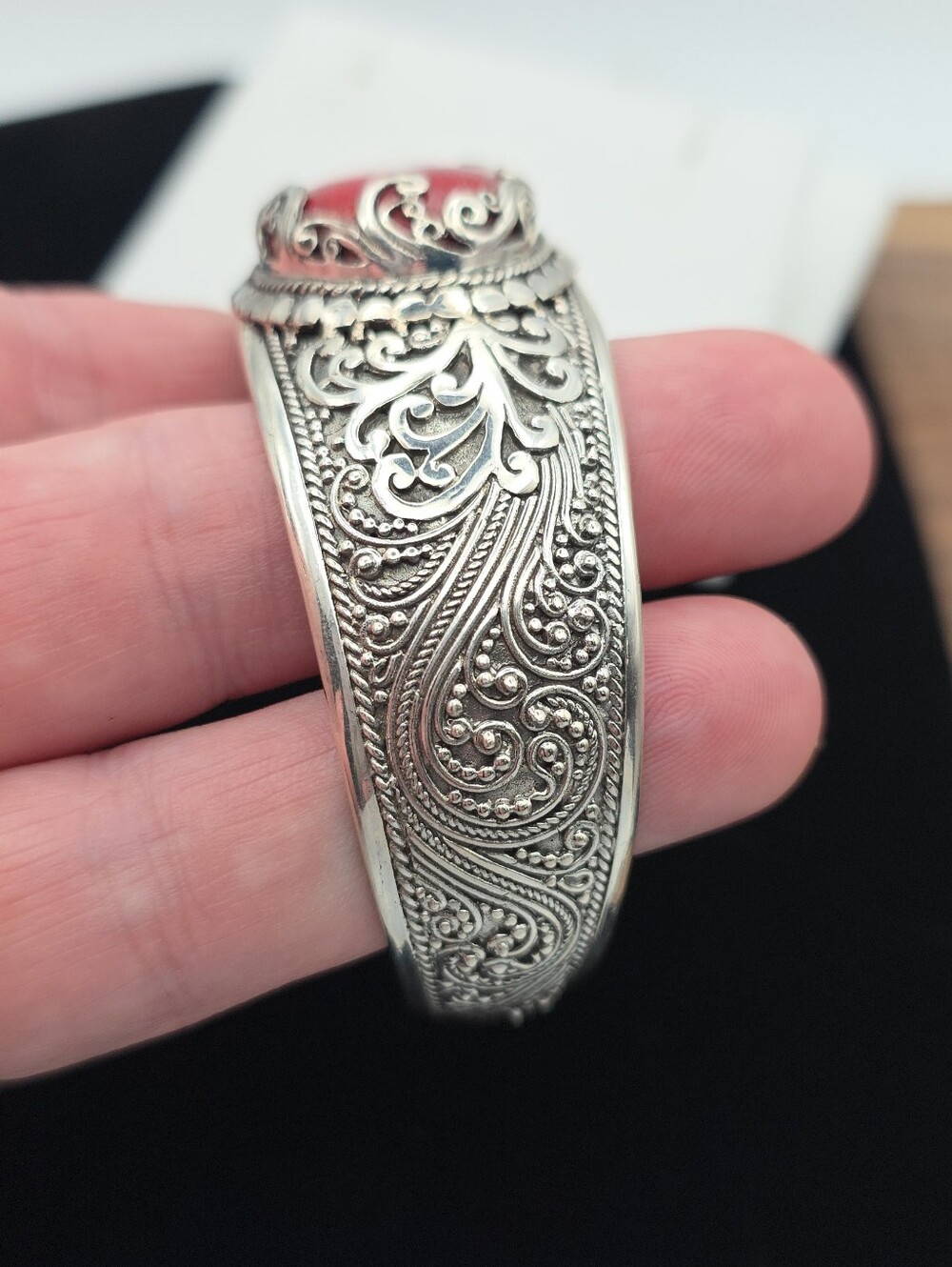 Sarda 925 Sterling Silver Red Sponge Coral Bali Cuff Bracelet Bold Statement - Picture 11 of 13